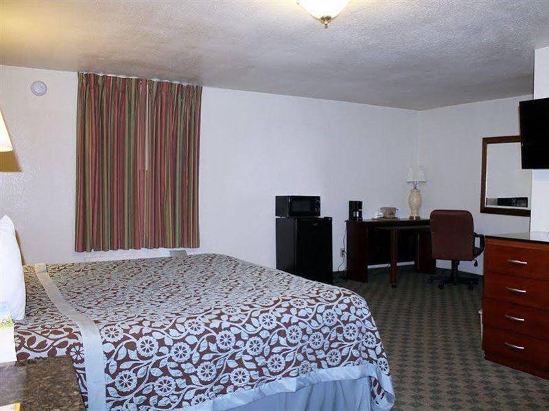 Rose City Inn & Suites 泰勒 外观 照片