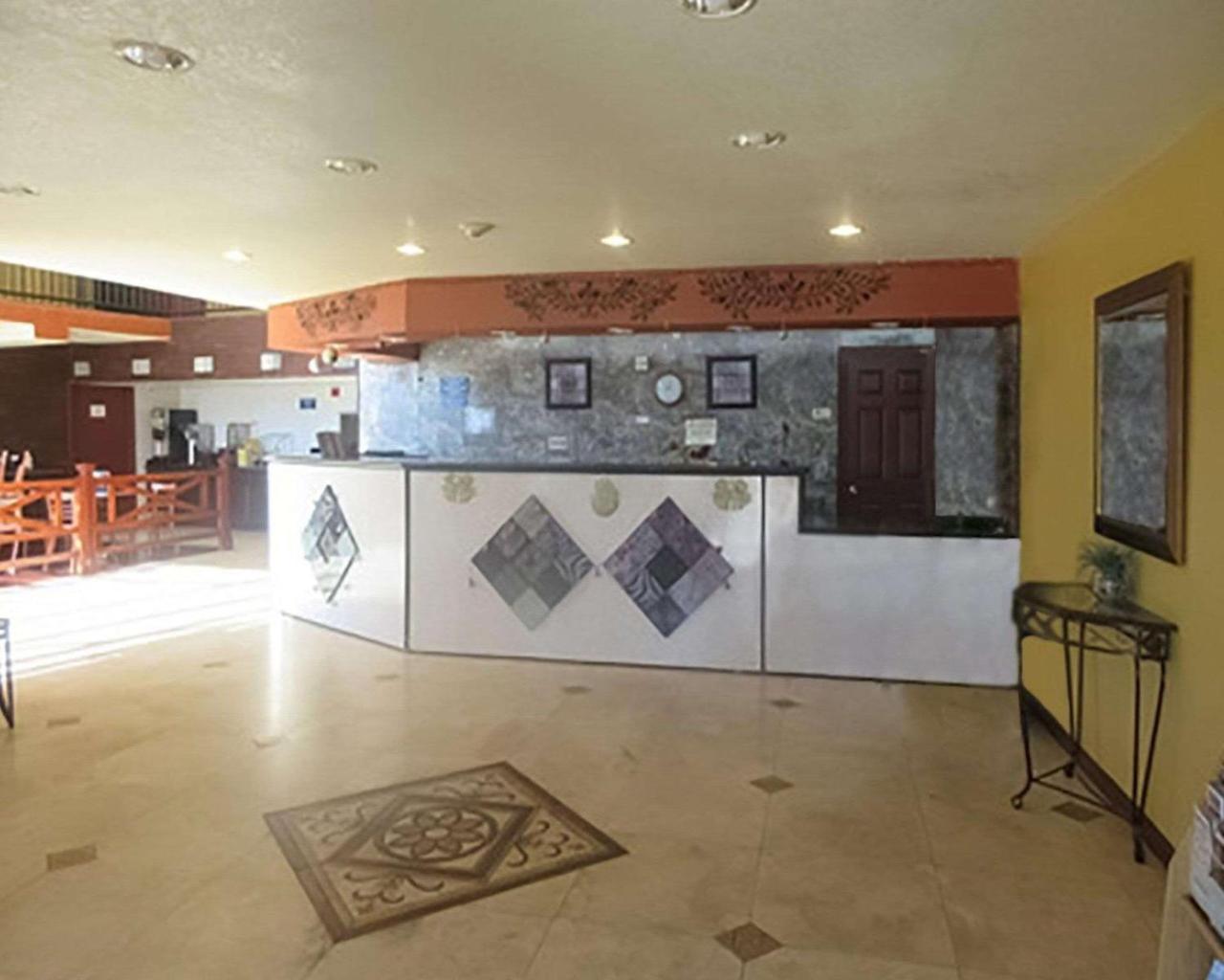 Rose City Inn & Suites 泰勒 外观 照片