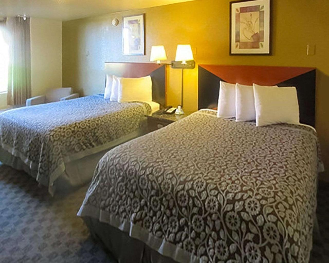 Rose City Inn & Suites 泰勒 外观 照片