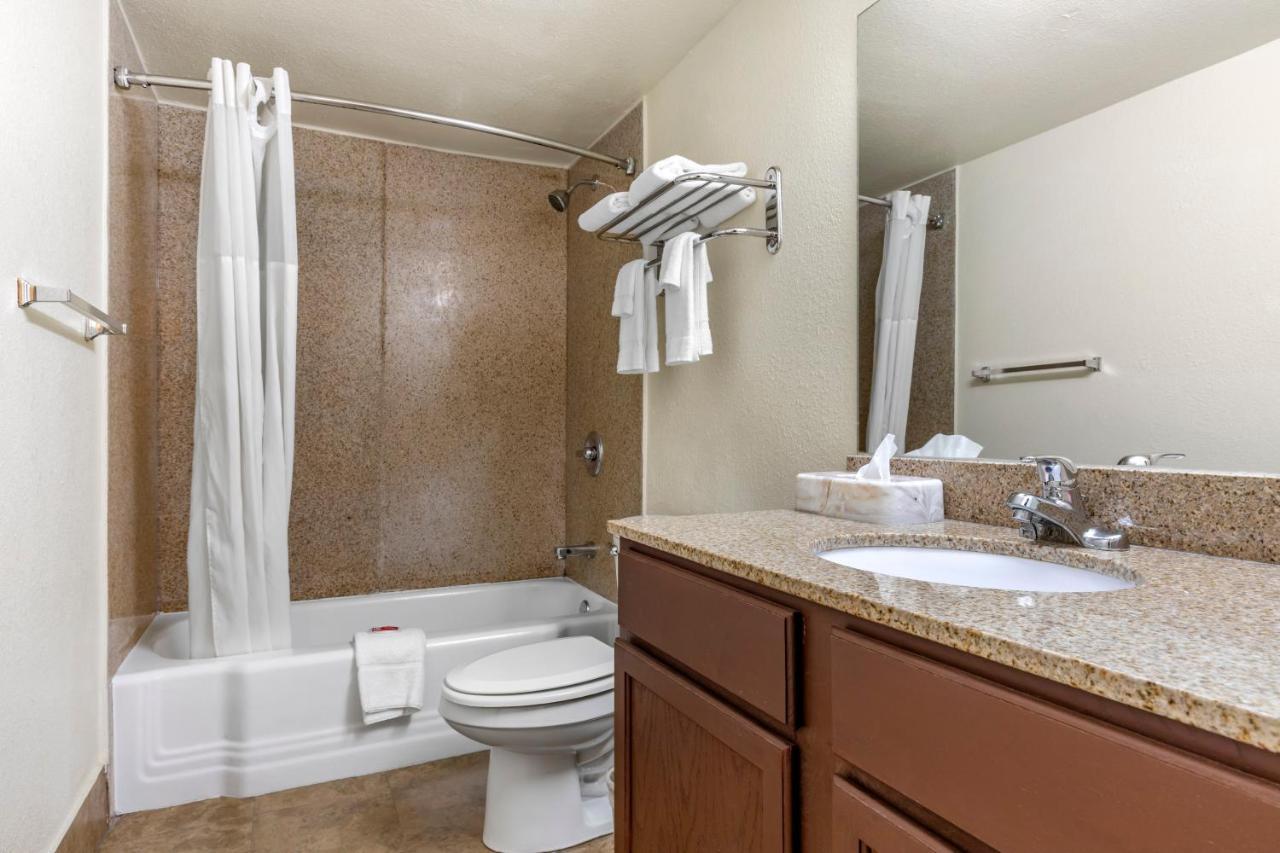 Rose City Inn & Suites 泰勒 外观 照片