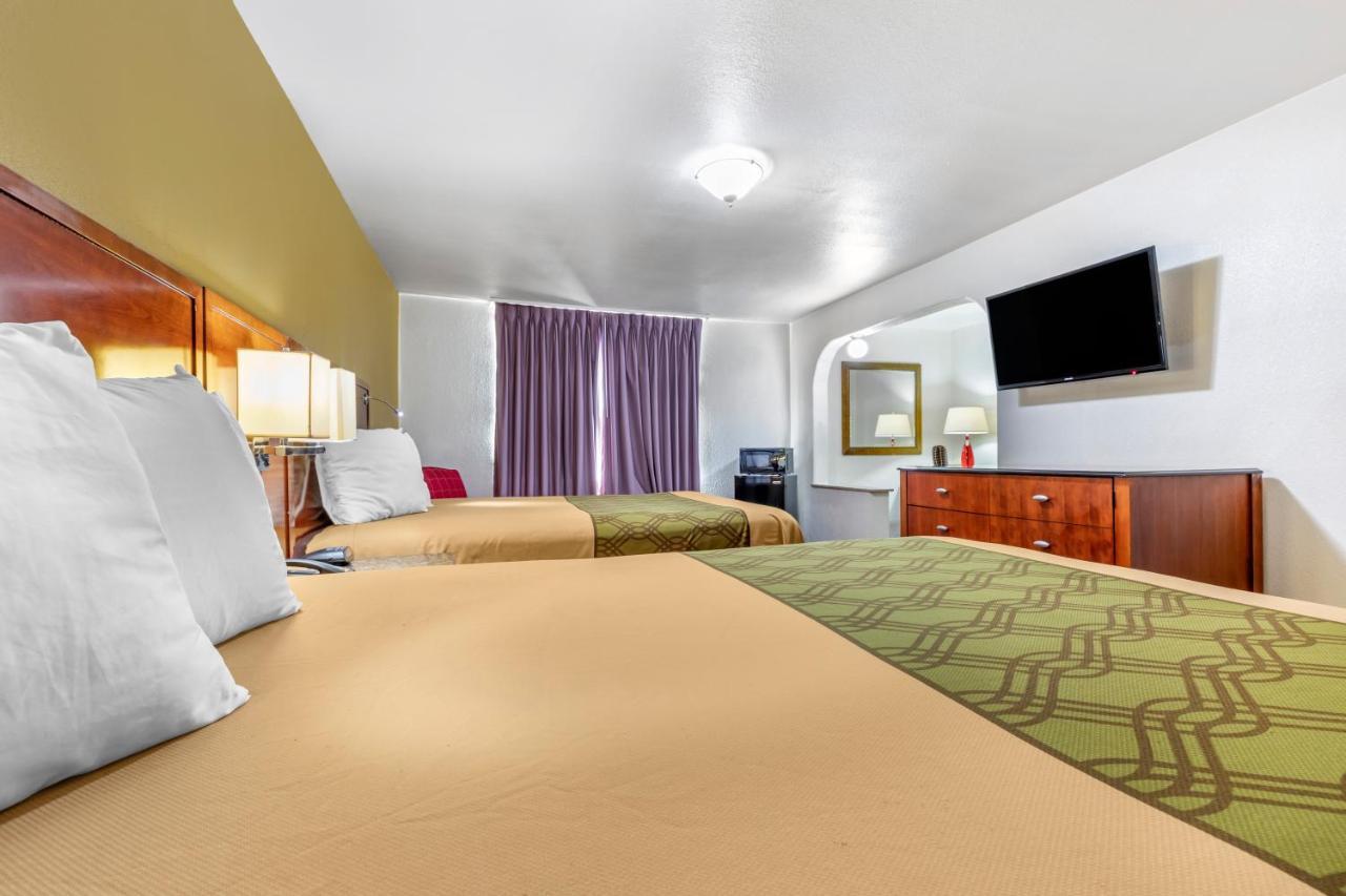 Rose City Inn & Suites 泰勒 外观 照片